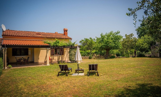 Bratulici House | Holiday house Lijana * quiet location, 3500 m2 fenced garden, WiFi