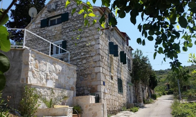Bobovisca House | Holiday house Lozisca for 1 - 6 persons with 2 bedrooms - Holiday home