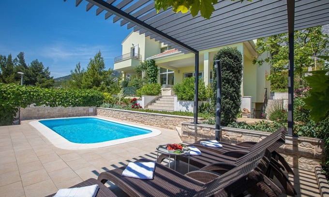 Veliko Brdo Villa | Holiday house Luna in Makarska with private pool