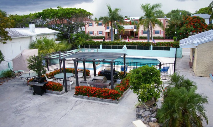 Mango Groves Hotel | Holiday House Motel