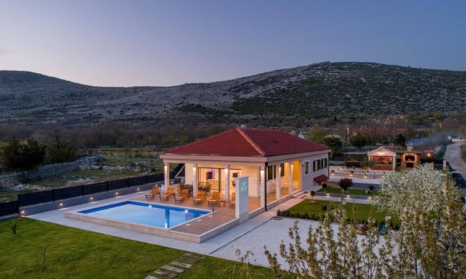 Primorski Dolac House | Holiday house Primorski Dolac for 1 - 8 persons with 4 bedrooms - Holiday house
