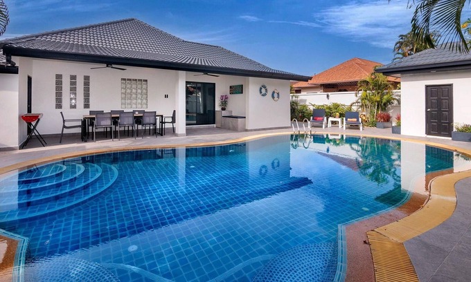 Nong Prue House | Holiday house Pattaya for 1 - 8 persons with 4 bedrooms - Holiday house