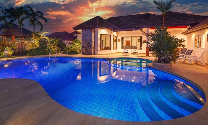 Nong Prue House | Holiday house Pattaya for 1 - 12 persons with 6 bedrooms - Holiday house