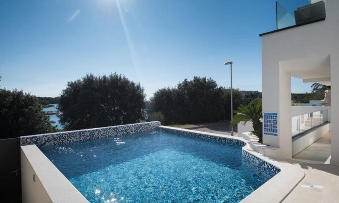 Pjescana Uvala House | Holiday house Pjescana Uvala for 1 - 6 persons with 3 bedrooms - Holiday home