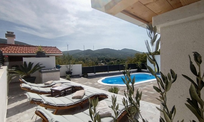 Ljubitovica House | Holiday house Prgomet for 1 - 6 persons with 2 bedrooms - Holiday home