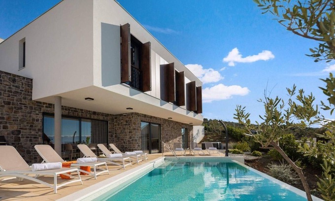 Primosten Burnji House | Holiday house Primosten for 1 - 10 persons with 4 bedrooms - Holiday house