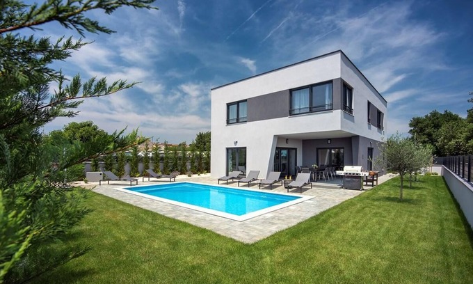 Jadreski House | Holiday house Pula for 1 - 8 persons with 3 bedrooms - Holiday home