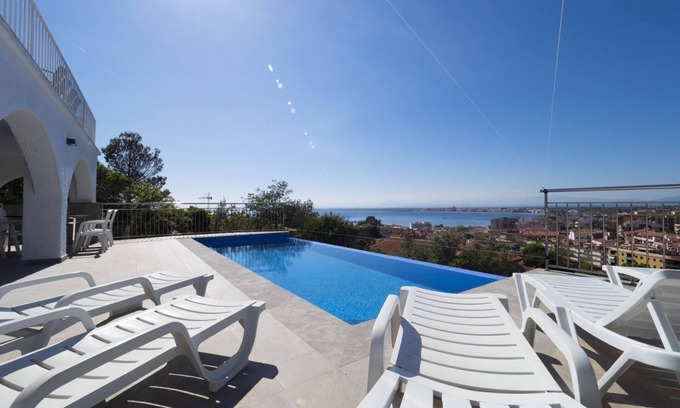 Roses Town Center House | Holiday house Roses for 1 - 11 persons with 4 bedrooms - Holiday home