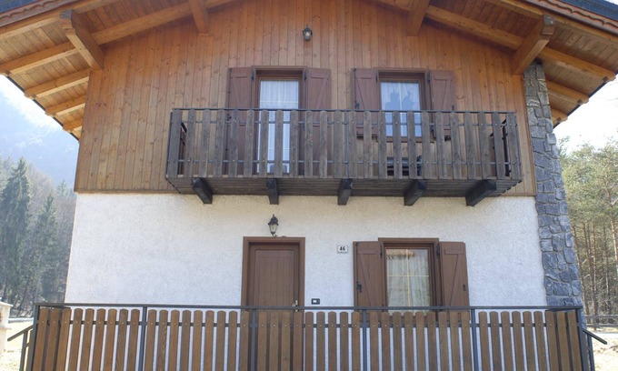 Val Maria-Pur House | HOLIDAY HOUSE SURROUNDED BY GREEN A FEW METERS FROM LAKE LEDRO