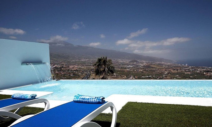 Las Cuevas House | Holiday house Santa Ursula for 1 - 7 persons with 4 bedrooms - Twin house