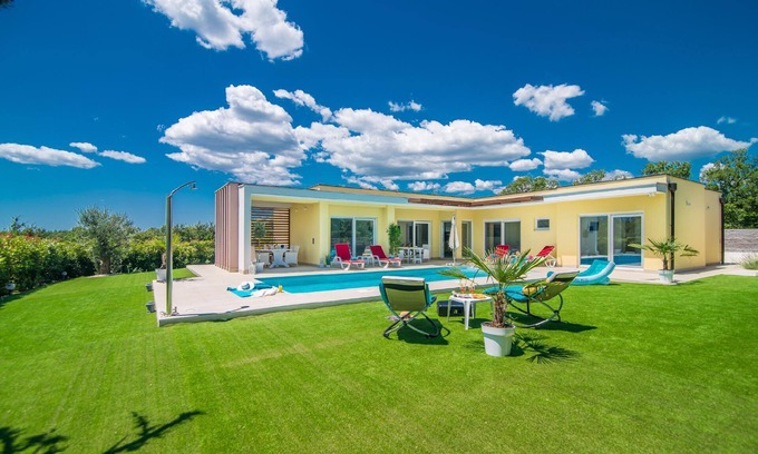 Stokovci House | Holiday house Svetvinčenat for 1 - 6 persons with 3 bedrooms - Holiday home