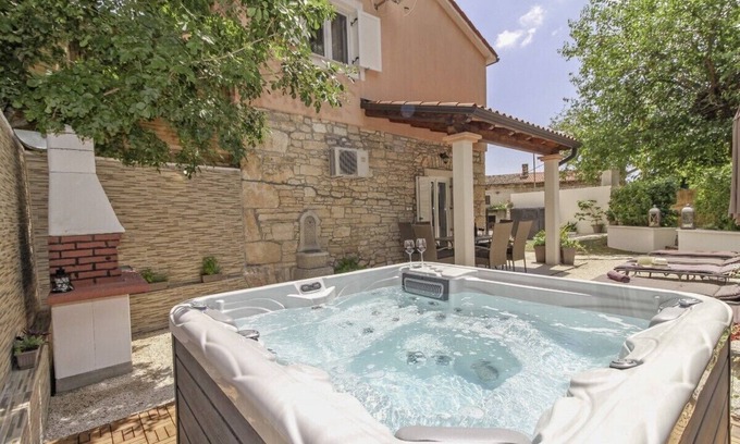 Melnica House | Holiday house Tiffany * 5000 m2 garden, playground, perfect for families