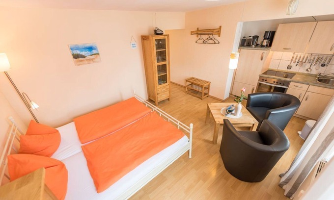 Stralsund Apartment | Holiday house V - Ferienzimmer "Zur Quelle"