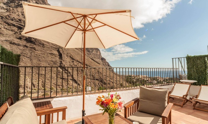 La Calera Cottage | Holiday house with terrace, solarium and sea views