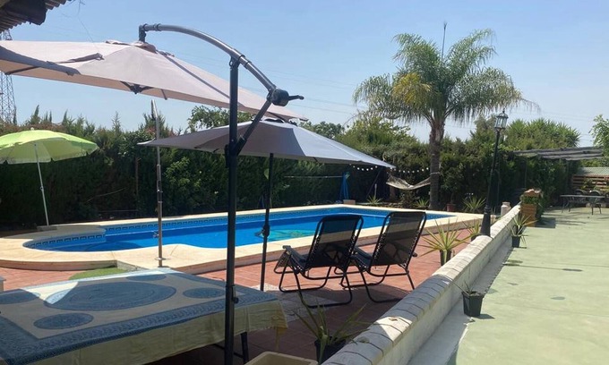 Dos Hermanas Ski Chalet | Holiday house with shared pool in Sevilla