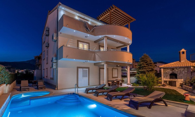 Stobrec House | Holiday house with 3 apartments,heated swimming pool,jacuzzi 100m from the beach