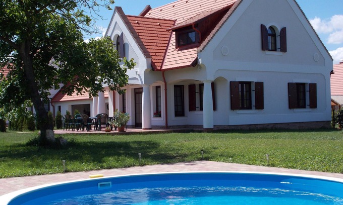 Nagyvazsony House | Holiday house with Pool and Internet at Balaton-Upland