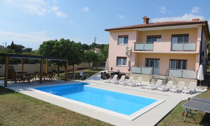 Medulin House | Holiday house with private pool, hydromassage and free bicycles