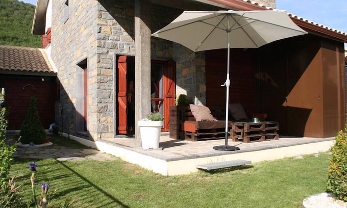 Gavin House | Holiday house Yesero for 1 - 9 persons with 3 bedrooms - Row house