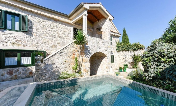 Banj House | Holiday house Zdrelac for 1 - 10 persons with 4 bedrooms - Holiday house