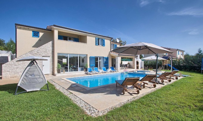 Muzini House | Holiday house Zminj for 1 - 12 persons with 5 bedrooms - Holiday home