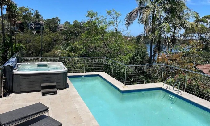 Northwood House | Holiday in this beautiful harbourside retreat.