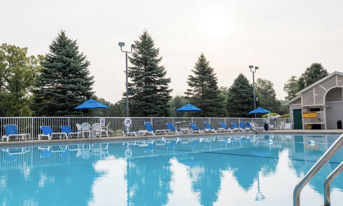 Sheridan Condo | Holiday Inn Club Fox River Resort 2br ~ Saturday check-in