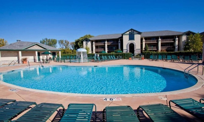 Lake Geneva Apartment | Holiday Inn Club Vacations at Lake Geneva Resort - Standard Room - Non-Smoking