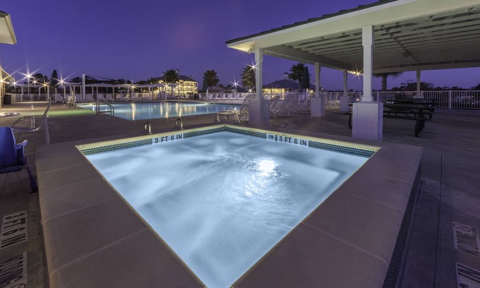 Conroe Hotel | Holiday Inn Club Vacations Piney Shores Resort at Lake Conroe by IHG