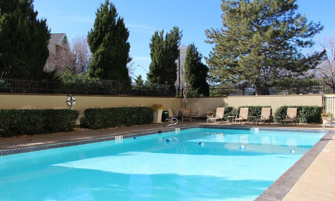 Lakewood Hotel | Holiday Inn Denver Lakewood by IHG