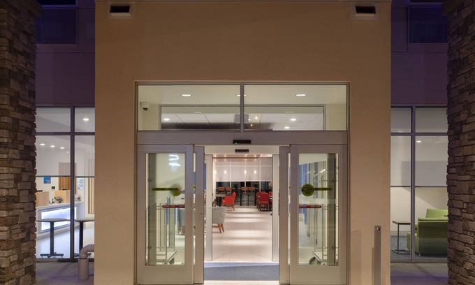 Dakota Dunes Hotel | Holiday Inn Express & Suites Sioux City North-Event Center by IHG