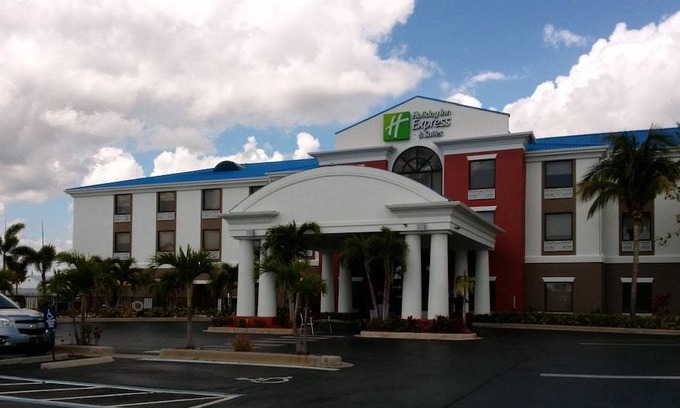 Okeechobee Hotel | Holiday Inn Express Hotel & Suites Lake Okeechobee, an IHG Hotel