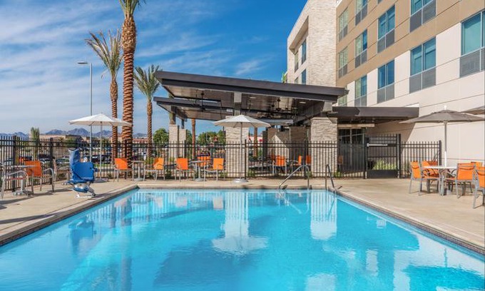 Lake Havasu City Hotel | Holiday Inn Express & Suites Lake Havasu - London Bridge