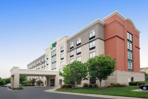 Linthicum Heights Hotel | Holiday Inn Express & Suites Baltimore - BWI Airport North by IHG