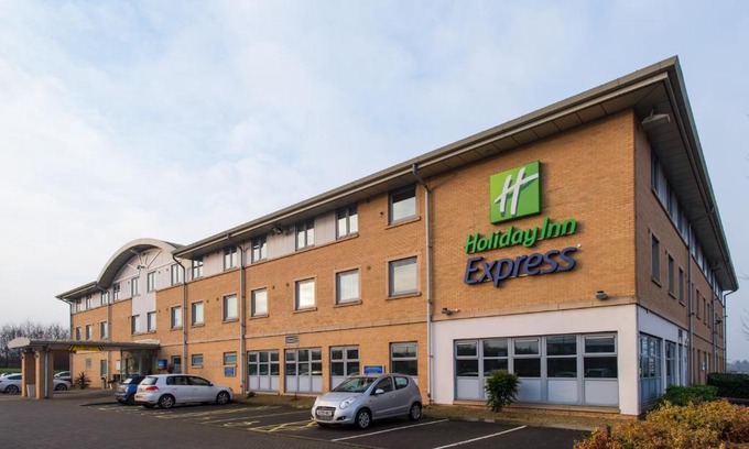 Bothamsall Hotel | Holiday Inn Express East Midlands Airport by IHG
