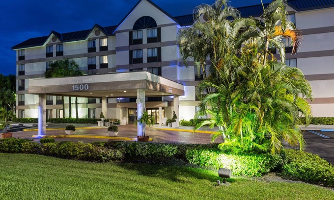 Survey Creek Hotel | Holiday Inn Express & Suites Ft. Lauderdale N - Exec Airport by IHG
