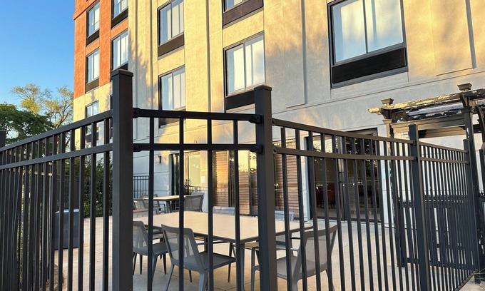 Prospect Heights Hotel | Holiday Inn Express & Suites Prospect Heights by IHG