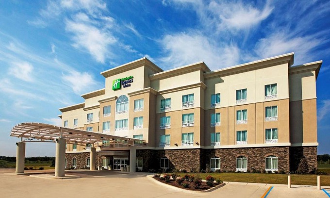 Bossier City Hotel | Holiday Inn Express and Suites Bossier City Louisiana Downs by IHG