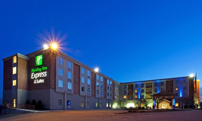 West Mifflin Hotel | Holiday Inn Express and Suites Pittsburgh West Mifflin by IHG