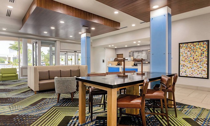 Miramar Hotel | Holiday Inn Express and Suites Miramar by IHG