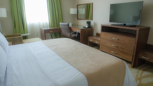 Celaya Hotel | Holiday Inn Express and Suites Celaya by IHG