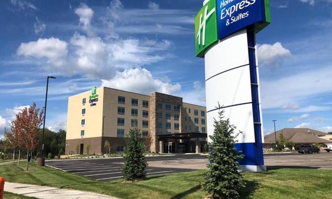 Hudson Hotel | Holiday Inn Express and Suites