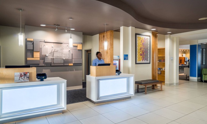 Winona Hotel | Holiday Inn Express and Suites Winona North by IHG