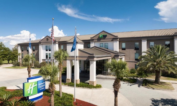Kenner - Louis Armstrong International Airport Hotel | Holiday Inn Express and Suites New Orleans Airport by IHG