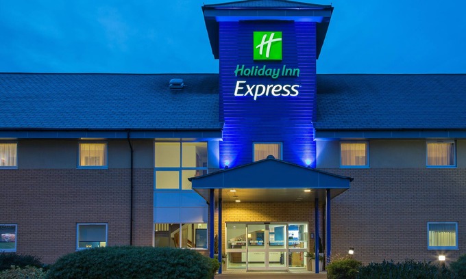 Great Notley Hotel | Holiday Inn Express Braintree by IHG
