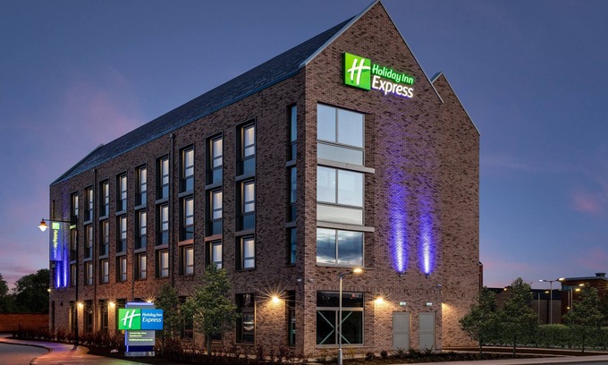Cambourne Hotel | Holiday Inn Express Cambridge West Cambourne by IHG