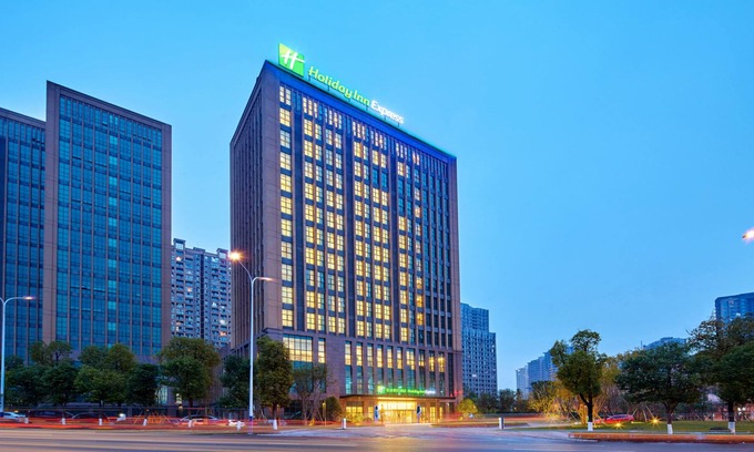 Chongqing University Town Hotel | Holiday Inn Express Chongqing University Town, an IHG Hotel
