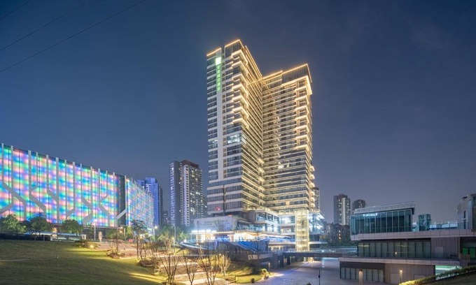 Chongqing Hotel | Holiday Inn Express Chongqing Caiyun Lake, an IHG Hotel