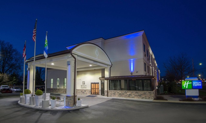Brook Park Hotel | Holiday Inn Express Cleveland Airport - Brookpark by IHG