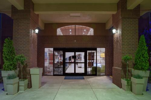 Davis Hotel | Holiday Inn Express Davis-University Area by IHG